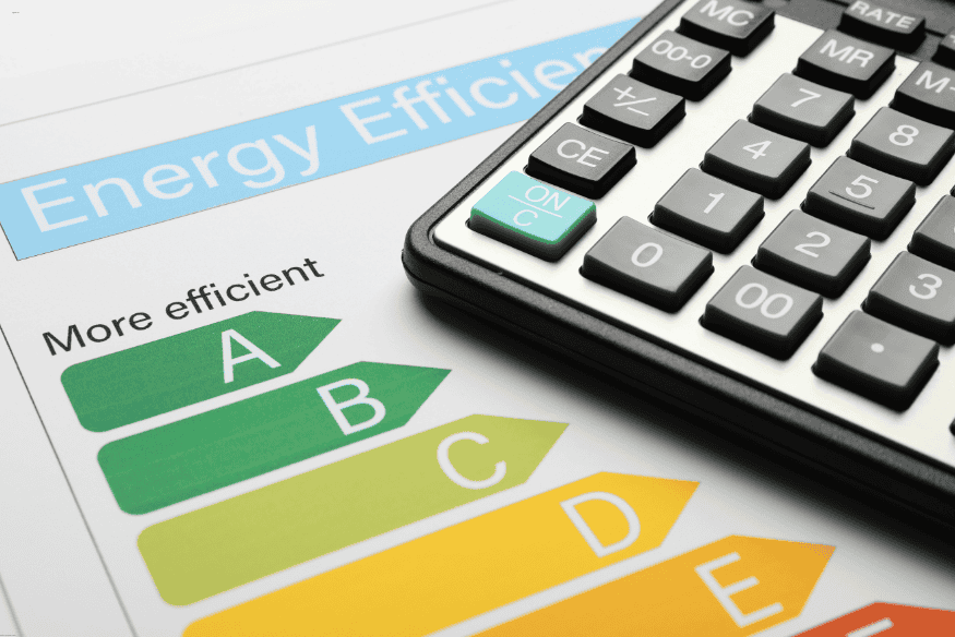 Calculadora sobre gráfico de eficiência energética com classificação de consumo de A a E.